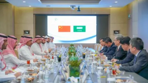 Minister of Industry and Mineral Resources discusses with Chinese delegation strengthening bilateral relations in the industrial and mining sectors